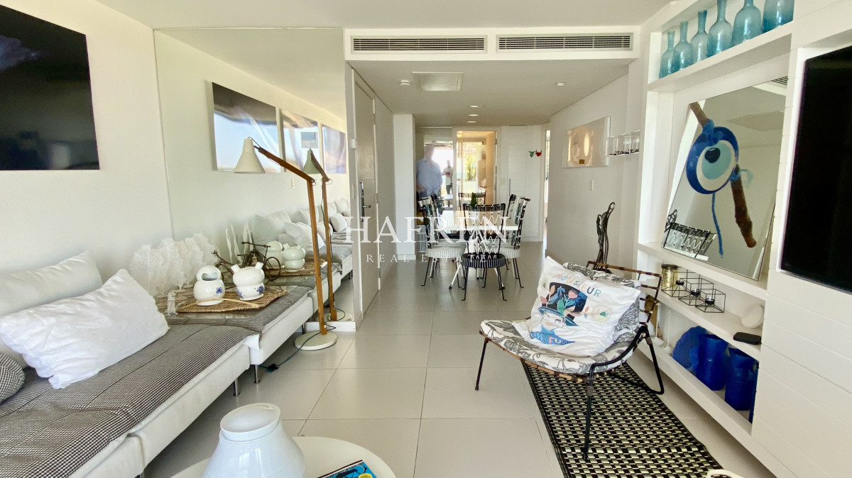 Apartamento ID.39 - Espectacular apartamento frente al mar en playa mansa 2 Dormitorios 3 Baños 2 Suites 