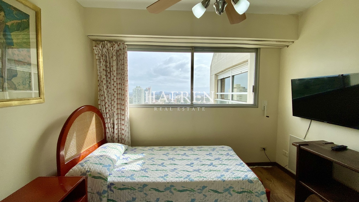 Apartamento ID.38 - Hermoso Penthouse 3 dormitorios + Servicio, Parada 17 de Roosevelt - Punta del Este