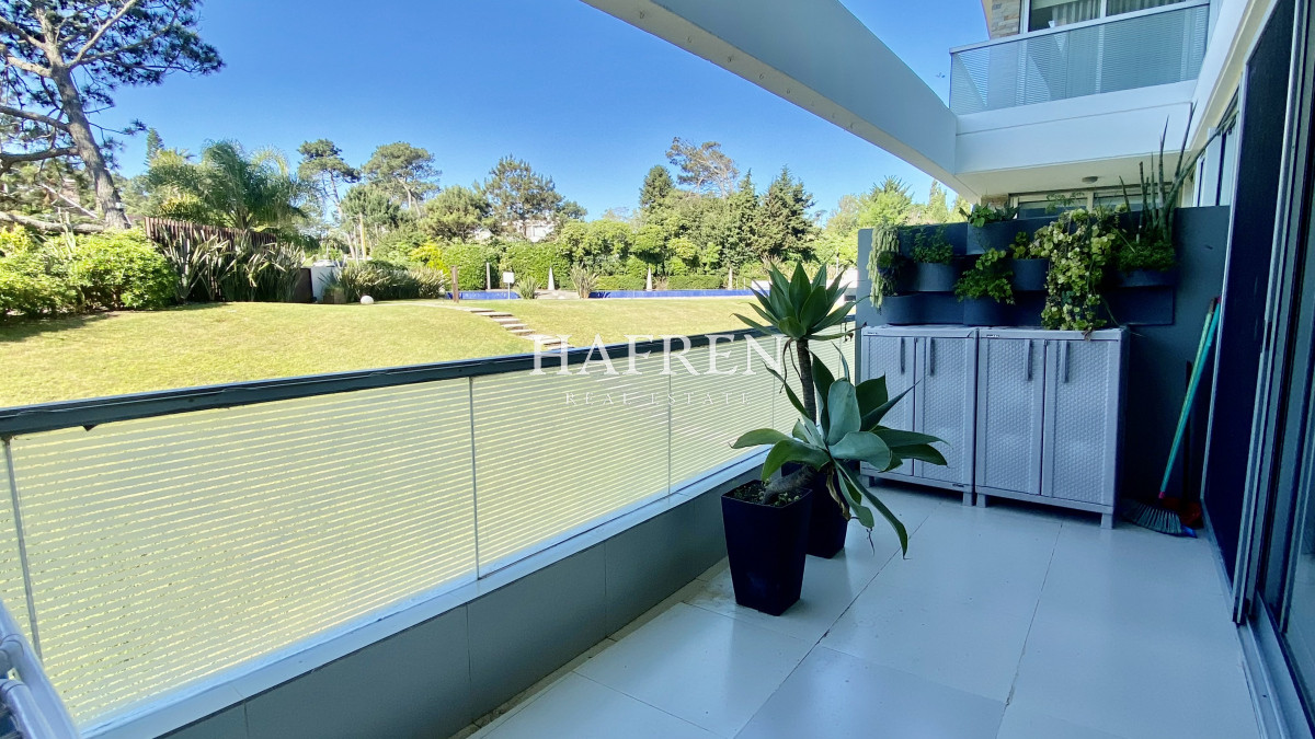 Apartamento ID.39 - Espectacular apartamento frente al mar en playa mansa 2 Dormitorios 3 Baños 2 Suites 