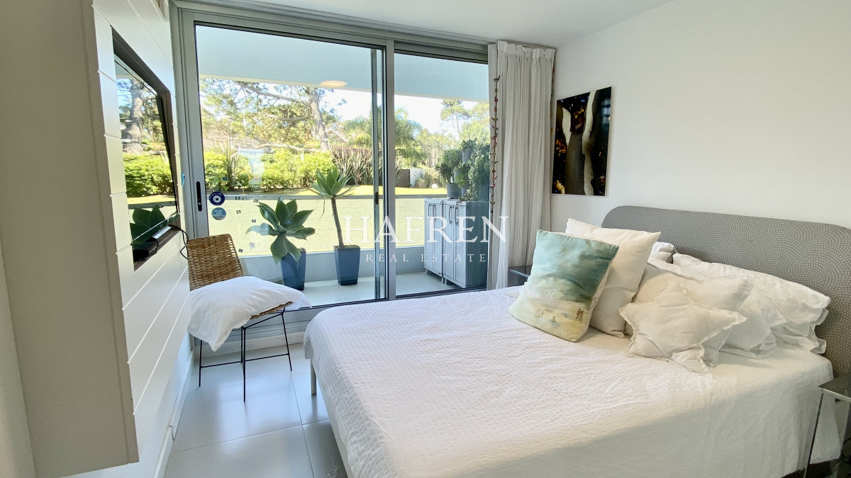 Apartamento ID.39 - Espectacular apartamento frente al mar en playa mansa 2 Dormitorios 3 Baños 2 Suites 