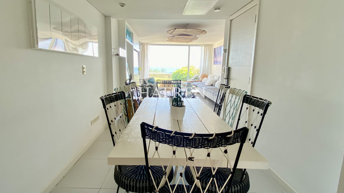 Apartamento ID.39 - Espectacular apartamento frente al mar en playa mansa 2 Dormitorios 3 Baños 2 Suites 