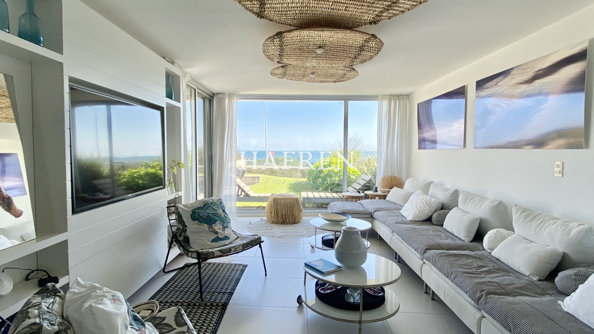 Apartamento ID.39 - Espectacular apartamento frente al mar en playa mansa 2 Dormitorios 3 Baños 2 Suites 