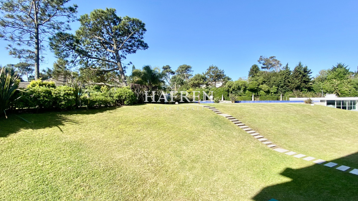 Apartamento ID.39 - Espectacular apartamento frente al mar en playa mansa 2 Dormitorios 3 Baños 2 Suites 