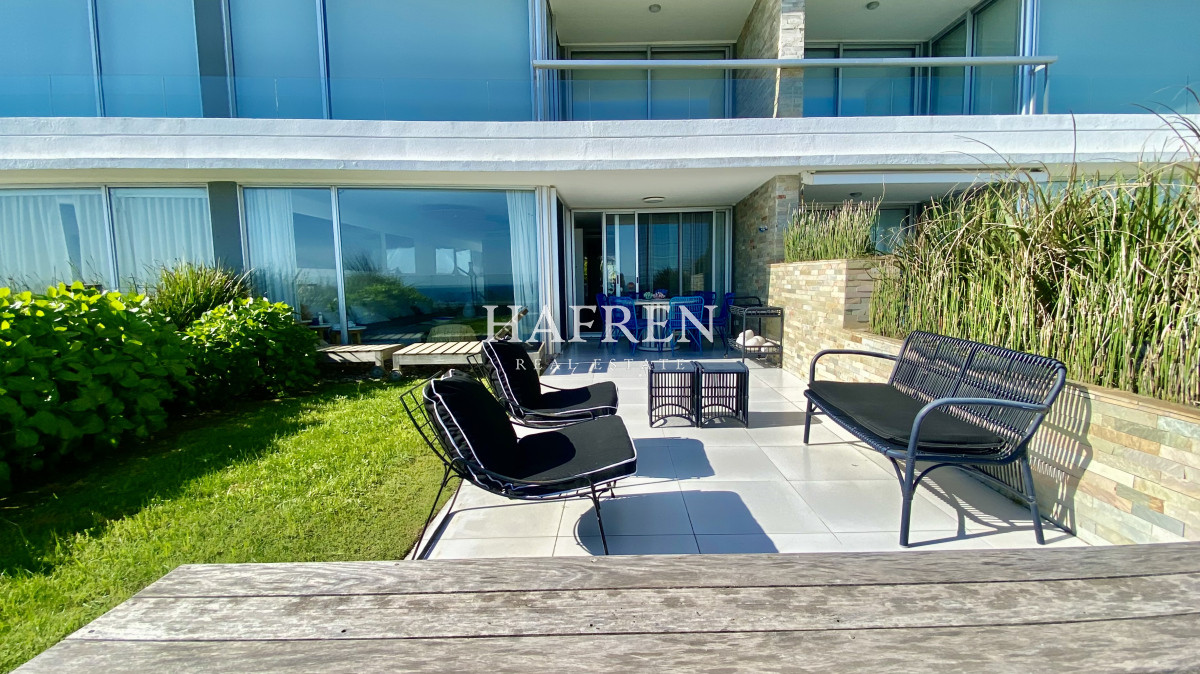 Apartamento ID.39 - Espectacular apartamento frente al mar en playa mansa 2 Dormitorios 3 Baños 2 Suites 