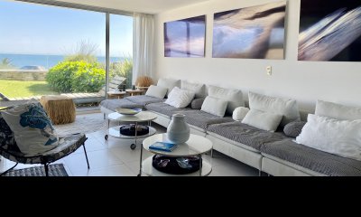 Espectacular apartamento frente al mar en playa mansa 2 Dormitorios 3 Baños 2 Suites