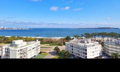 Excepcional apartamento con amplia terraza con vista al Mar, 3 Suites, losa radiante