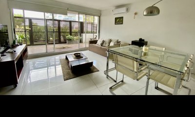 Hermoso departamento 2 dormitorios y medio frente al mar en playa mansa