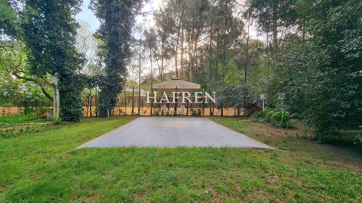 Casa ID.128 - Casa en Pinares, 659 m terreno, 4 dormitorios, piscina y parrillero