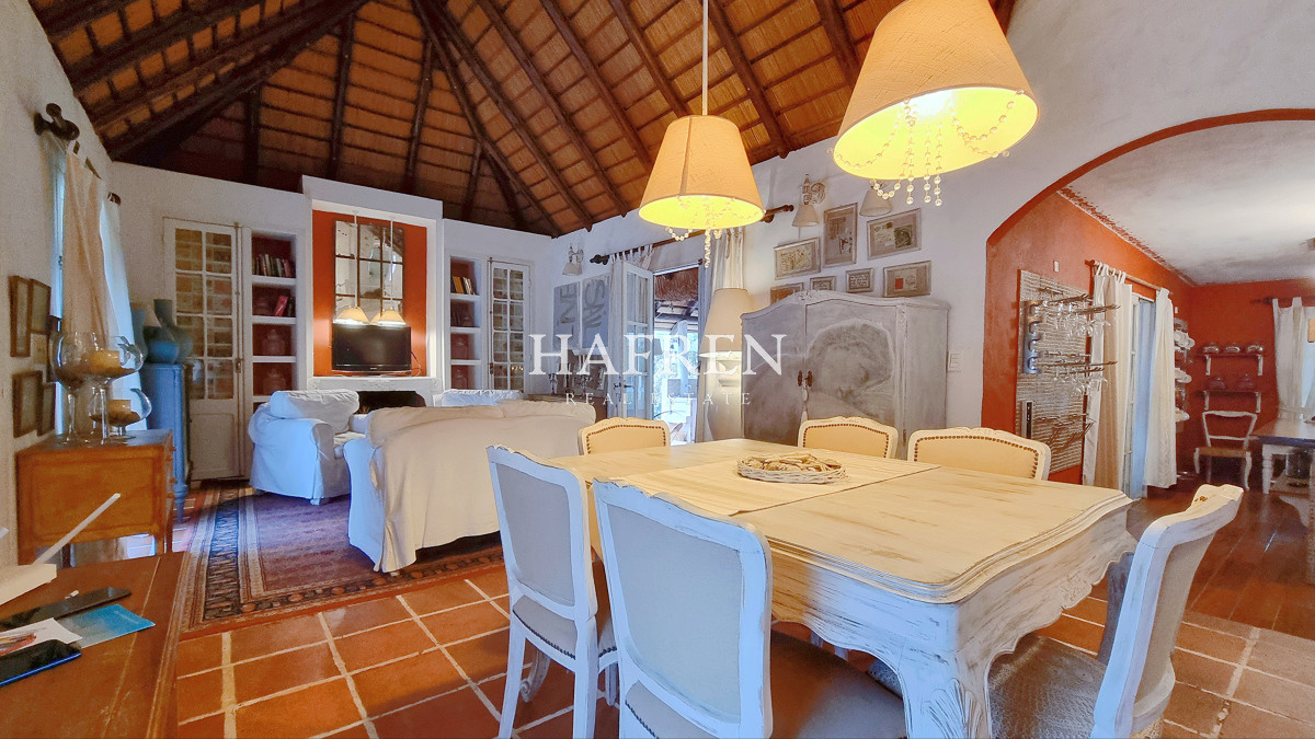 Casa ID.128 - Casa en Pinares, 659 m terreno, 4 dormitorios, piscina y parrillero