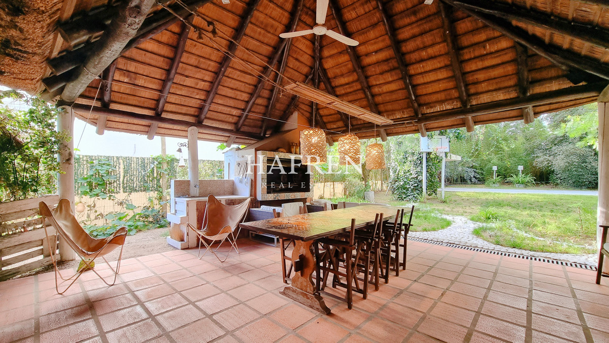 Casa ID.128 - Casa en Pinares, 659 m terreno, 4 dormitorios, piscina y parrillero