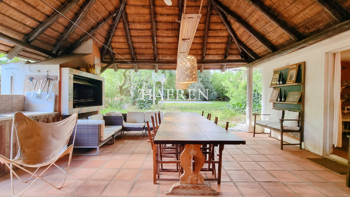 Casa ID.128 - Casa en Pinares, 659 m terreno, 4 dormitorios, piscina y parrillero