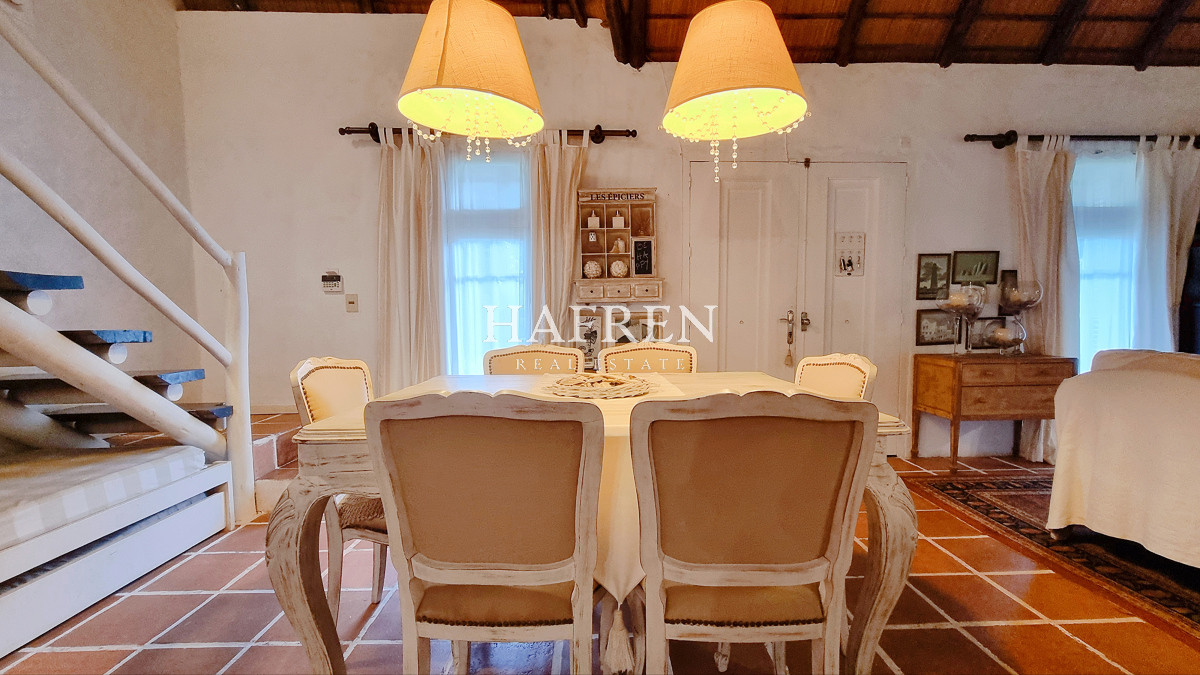 Casa ID.128 - Casa en Pinares, 659 m terreno, 4 dormitorios, piscina y parrillero