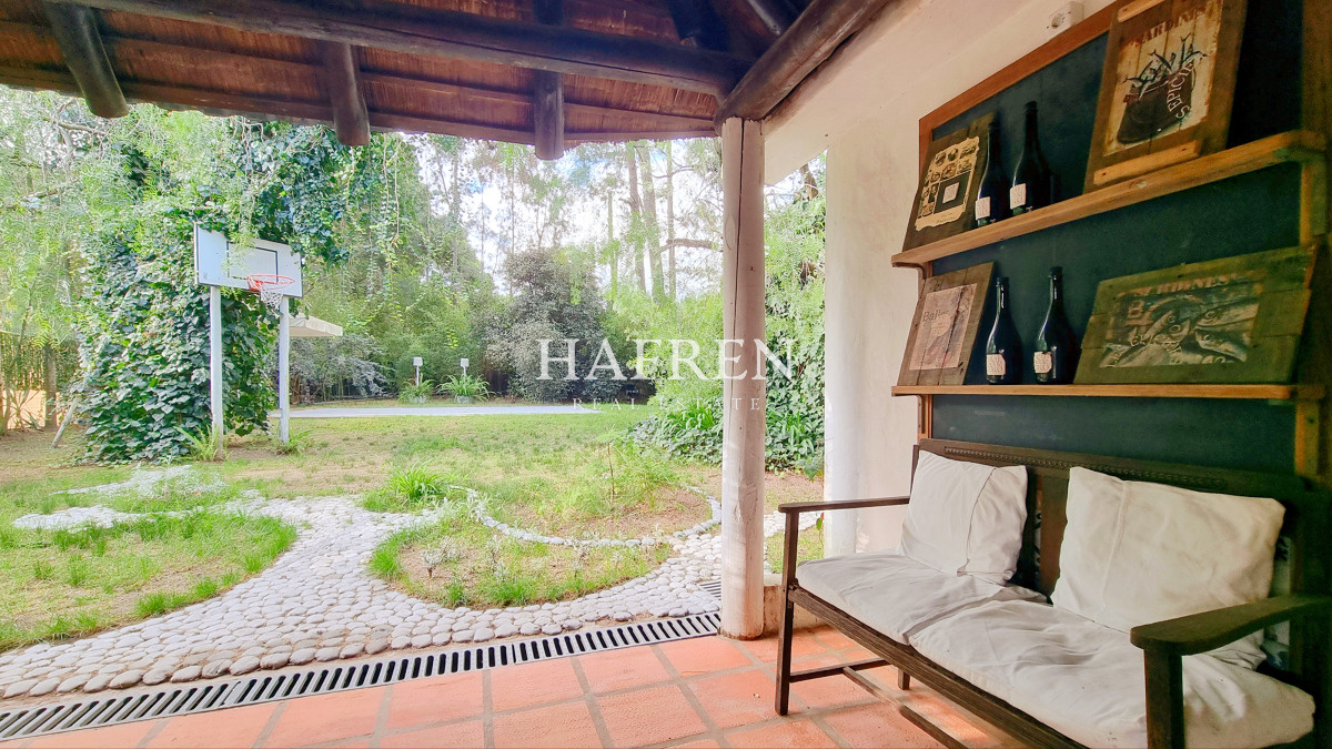 Casa ID.128 - Casa en Pinares, 659 m terreno, 4 dormitorios, piscina y parrillero