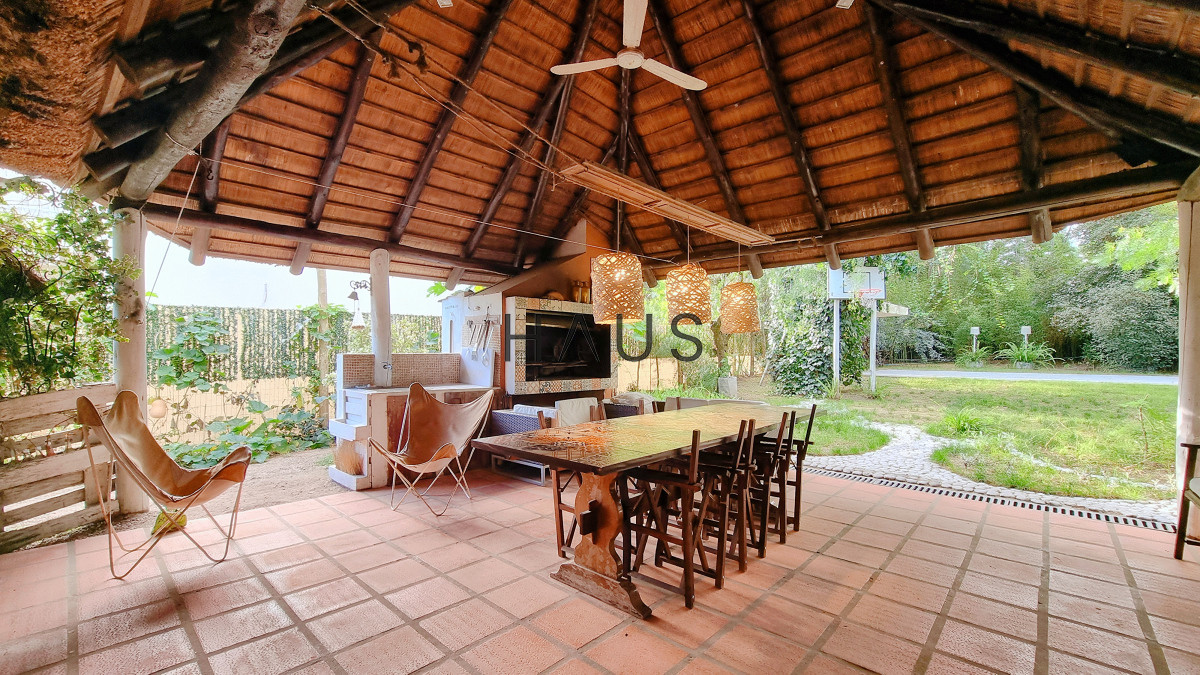 Casa ID.51 - Casa en Pinares, 659 m terreno, 4 dormitorios, piscina y parrillero