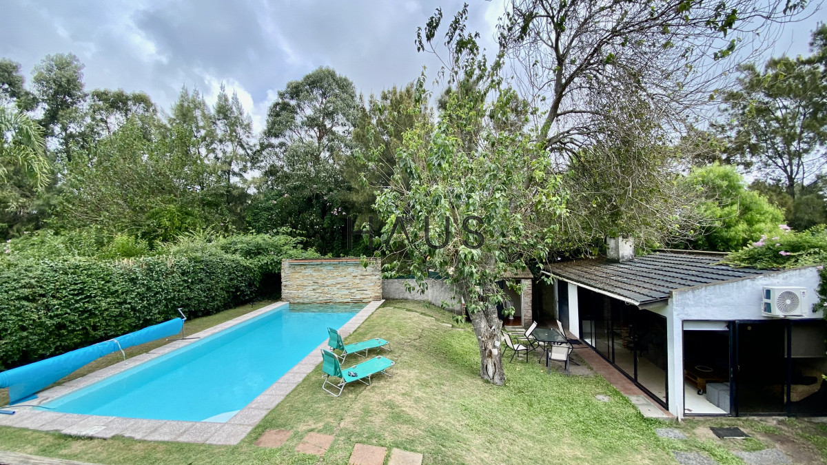 Casa ID.50 - Hermosa Casa 3 dormitorios + piscina en Jardines de Córdoba - Punta del Este