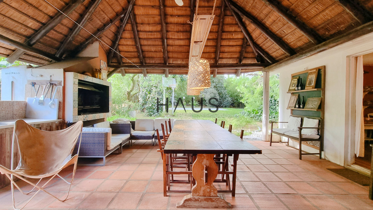 Casa ID.51 - Casa en Pinares, 659 m terreno, 4 dormitorios, piscina y parrillero