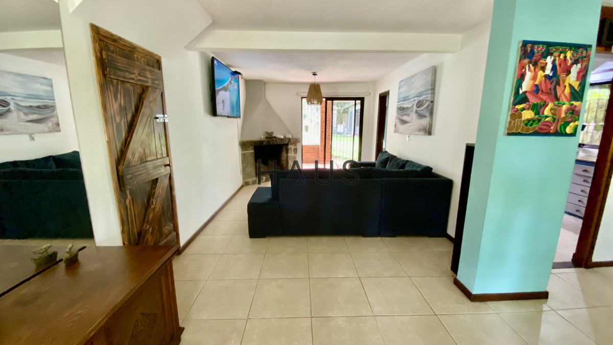 Casa ID.50 - Hermosa Casa 3 dormitorios + piscina en Jardines de Córdoba - Punta del Este