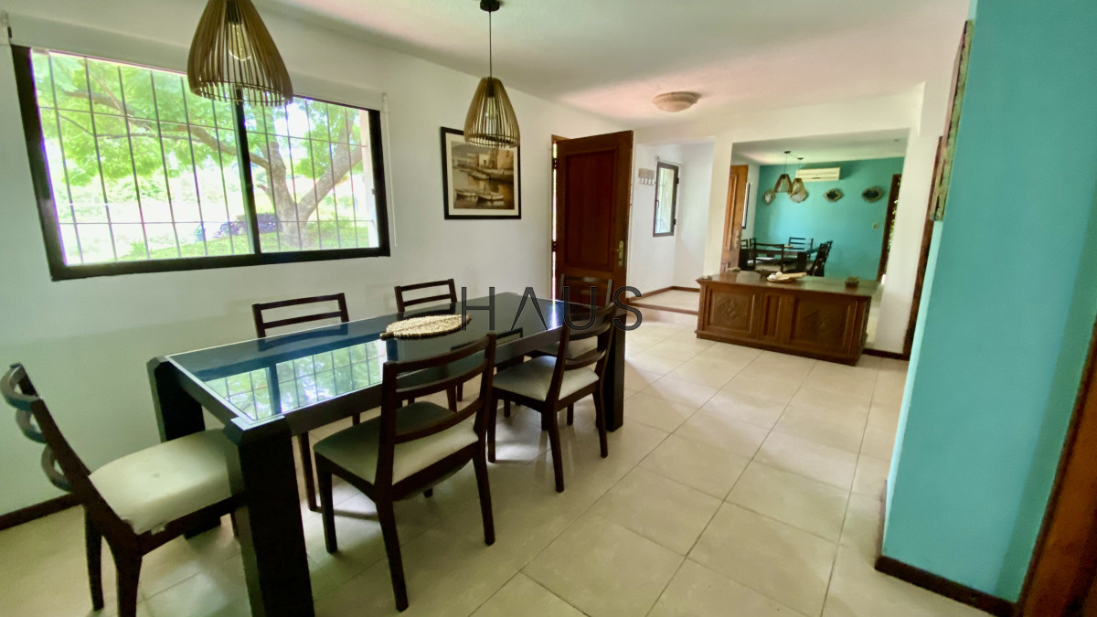 Casa ID.50 - Hermosa Casa 3 dormitorios + piscina en Jardines de Córdoba - Punta del Este