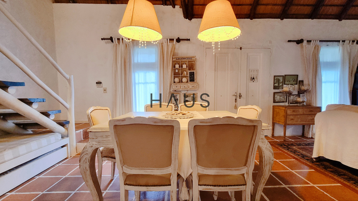 Casa ID.51 - Casa en Pinares, 659 m terreno, 4 dormitorios, piscina y parrillero