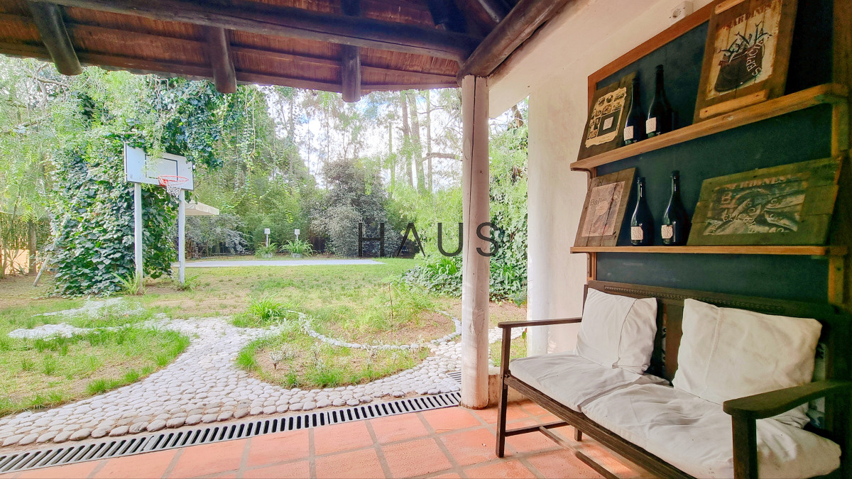 Casa ID.51 - Casa en Pinares, 659 m terreno, 4 dormitorios, piscina y parrillero
