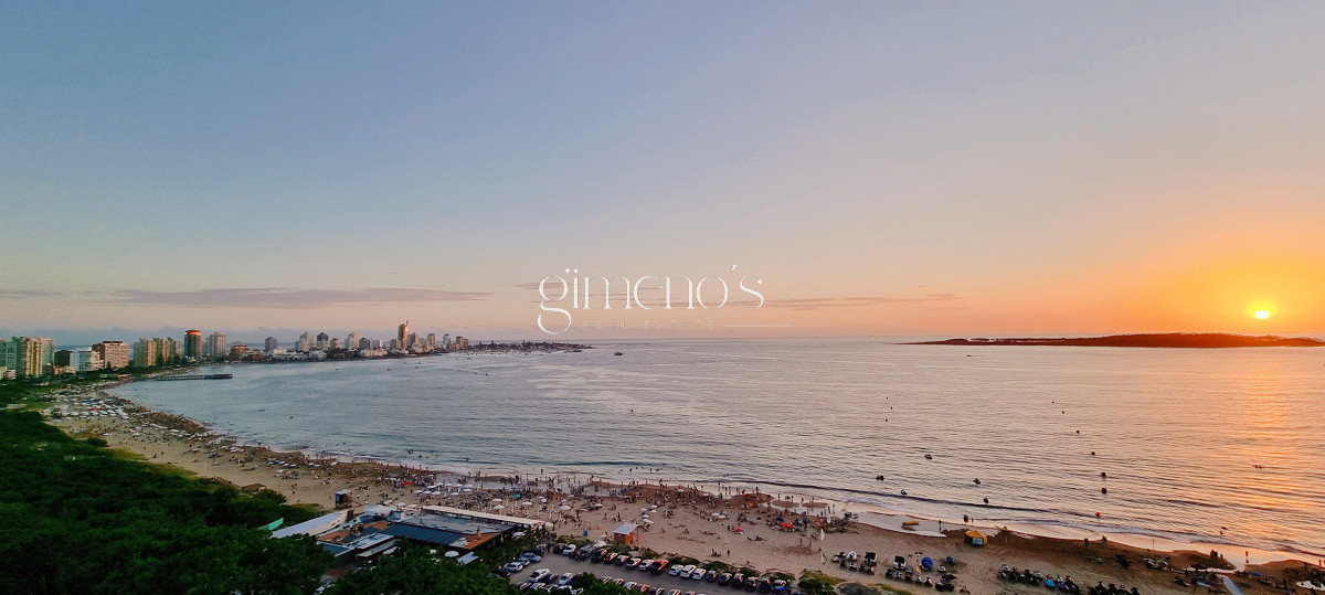 Apartamento ID.134 - Excepcional Semipiso en Golden Gate, piso alto, 3 suites+dependencia, calefaccion