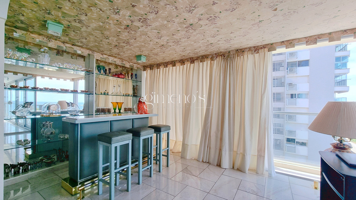 Apartamento ID.137 - Semipiso con extraordinaria vista al Mar, 3 suites + dep, garage 3 autos, bauleras