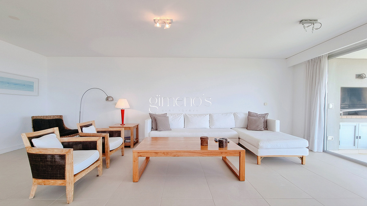 Apartamento ID.558 - Apartamento esquinero en primera linea de la Playa Brava, 4 Suites, calefaccion, garages. Punta del Este 