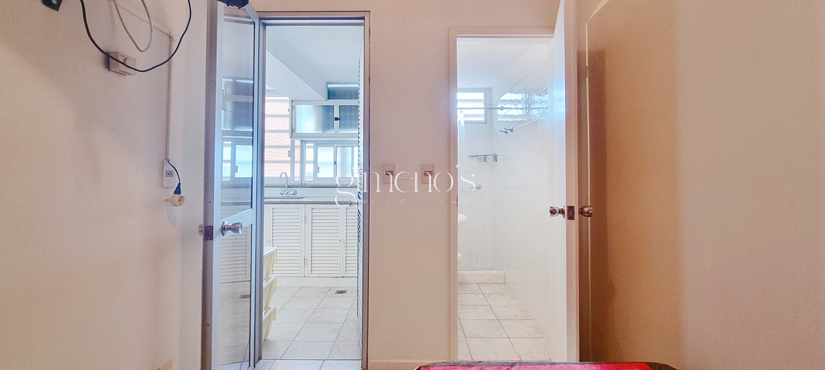 Apartamento ID.134 - Excepcional Semipiso en Golden Gate, piso alto, 3 suites+dependencia, calefaccion