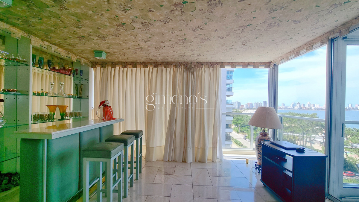 Apartamento ID.137 - Semipiso con extraordinaria vista al Mar, 3 suites + dep, garage 3 autos, bauleras