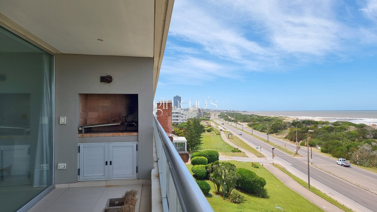 Apartamento ID.558 - Apartamento esquinero en primera linea de la Playa Brava, 4 Suites, calefaccion, garages. Punta del Este 