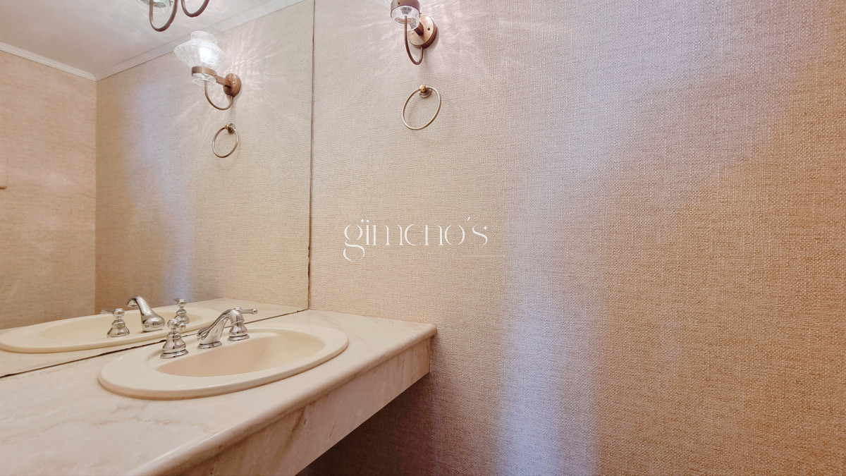 Apartamento ID.137 - Semipiso con extraordinaria vista al Mar, 3 suites + dep, garage 3 autos, bauleras