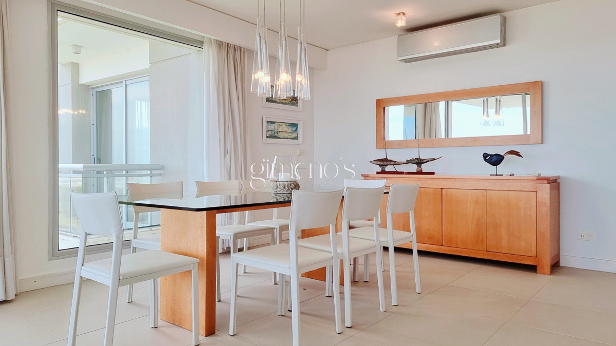 Apartamento ID.558 - Apartamento esquinero en primera linea de la Playa Brava, 4 Suites, calefaccion, garages. Punta del Este 