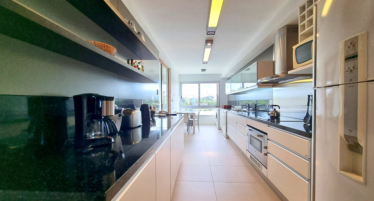 Apartamento ID.558 - Apartamento esquinero en primera linea de la Playa Brava, 4 Suites, calefaccion, garages. Punta del Este 