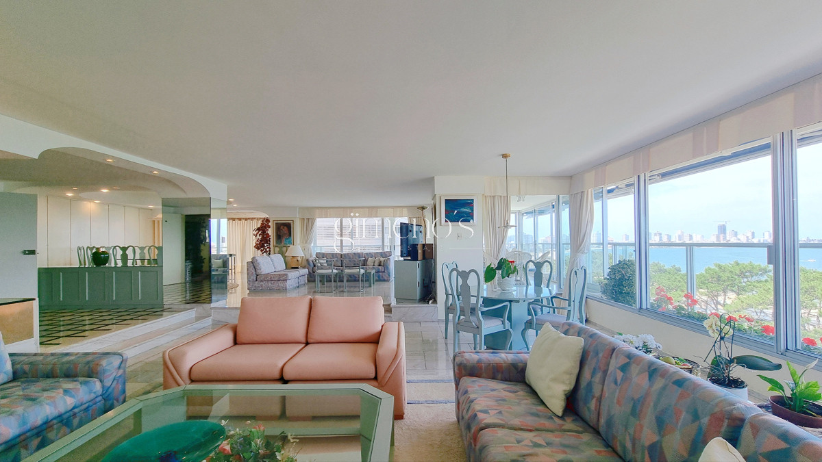 Apartamento ID.137 - Semipiso con extraordinaria vista al Mar, 3 suites + dep, garage 3 autos, bauleras