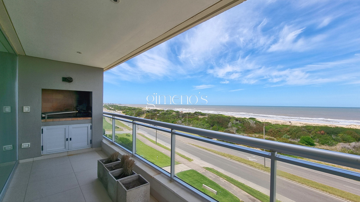Apartamento ID.558 - Apartamento esquinero en primera linea de la Playa Brava, 4 Suites, calefaccion, garages. Punta del Este 