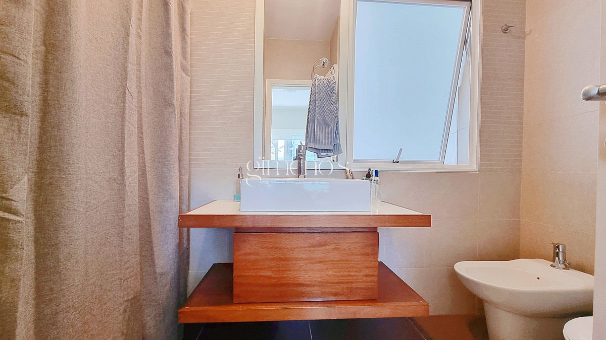 Apartamento ID.138 - Apartamento moderno en Peninsula, 3 dormitorios, parrillero, garage doble. Planta Baja.