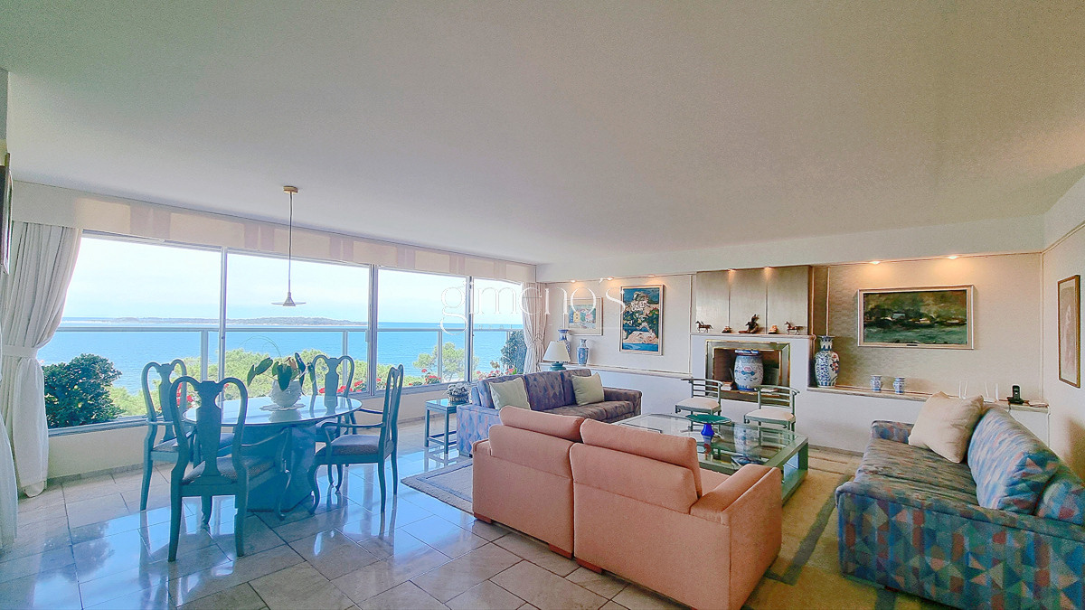 Apartamento ID.137 - Semipiso con extraordinaria vista al Mar, 3 suites + dep, garage 3 autos, bauleras