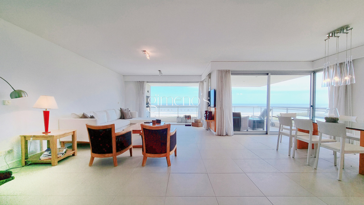 Apartamento ID.558 - Apartamento esquinero en primera linea de la Playa Brava, 4 Suites, calefaccion, garages. Punta del Este 
