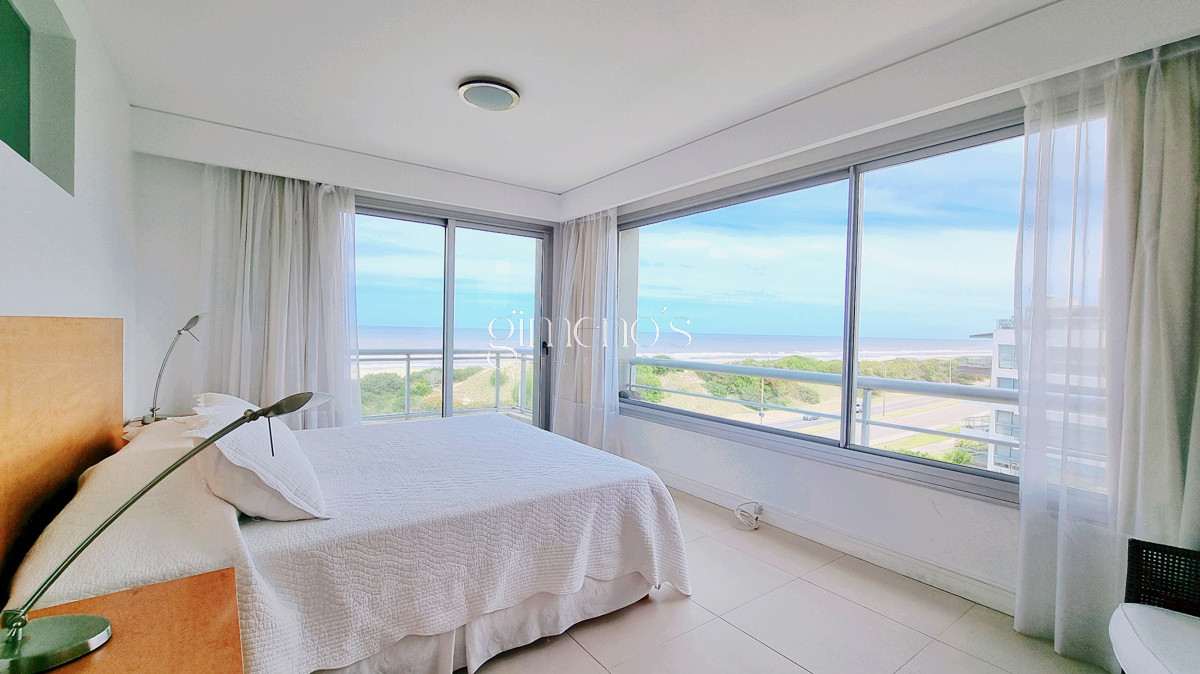 Apartamento ID.558 - Apartamento esquinero en primera linea de la Playa Brava, 4 Suites, calefaccion, garages. Punta del Este 