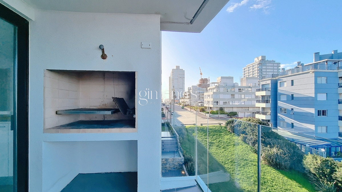 Apartamento ID.133 - Apartamento esquinero en primera linea, 3 suites, parrillero propio, espectacular vista.