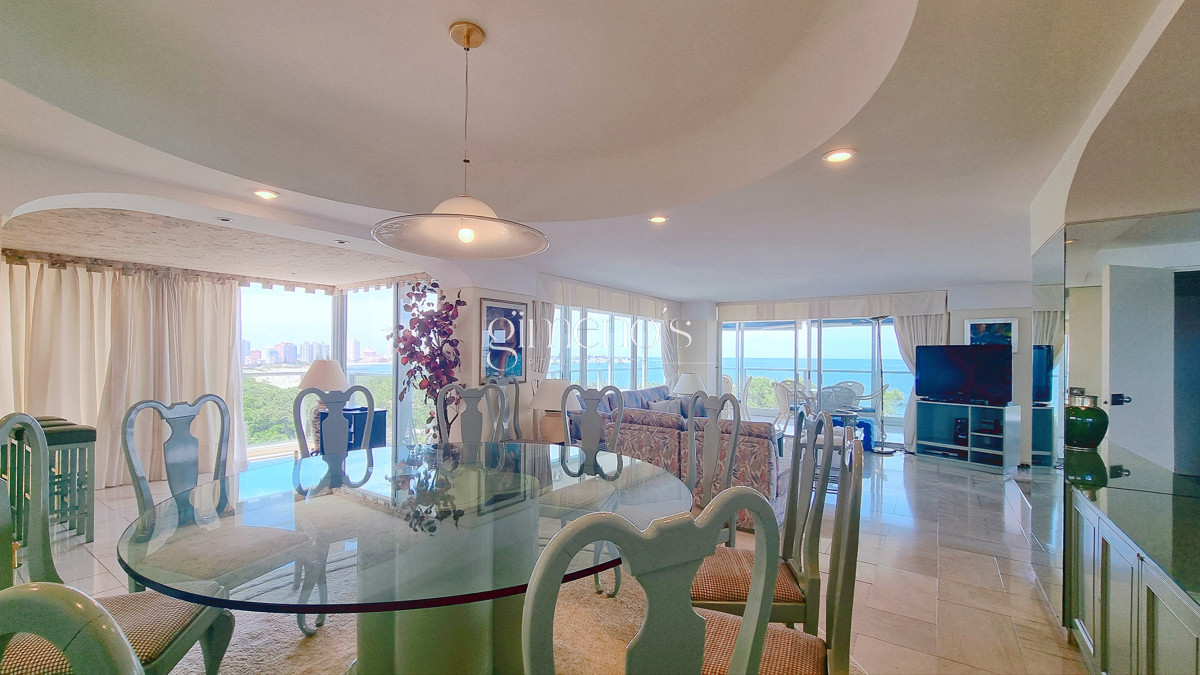 Apartamento ID.137 - Semipiso con extraordinaria vista al Mar, 3 suites + dep, garage 3 autos, bauleras