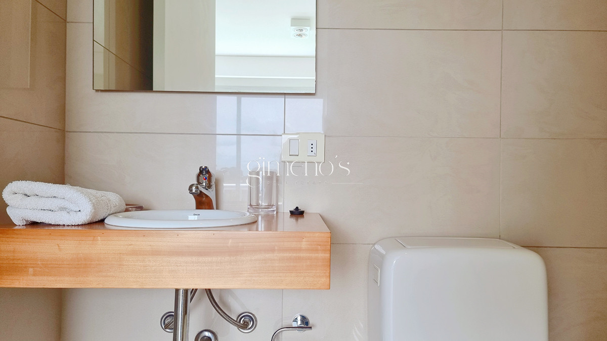 Apartamento ID.558 - Apartamento esquinero en primera linea de la Playa Brava, 4 Suites, calefaccion, garages. Punta del Este 