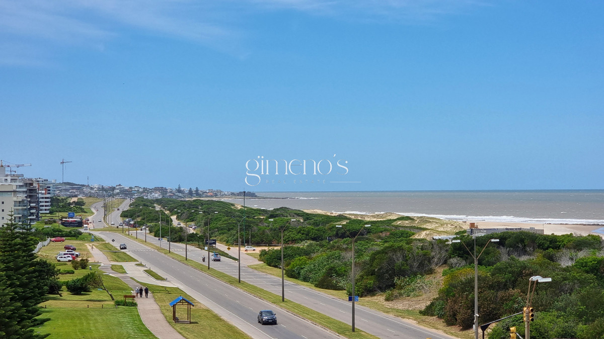 Apartamento ID.558 - Apartamento esquinero en primera linea de la Playa Brava, 4 Suites, calefaccion, garages. Punta del Este 