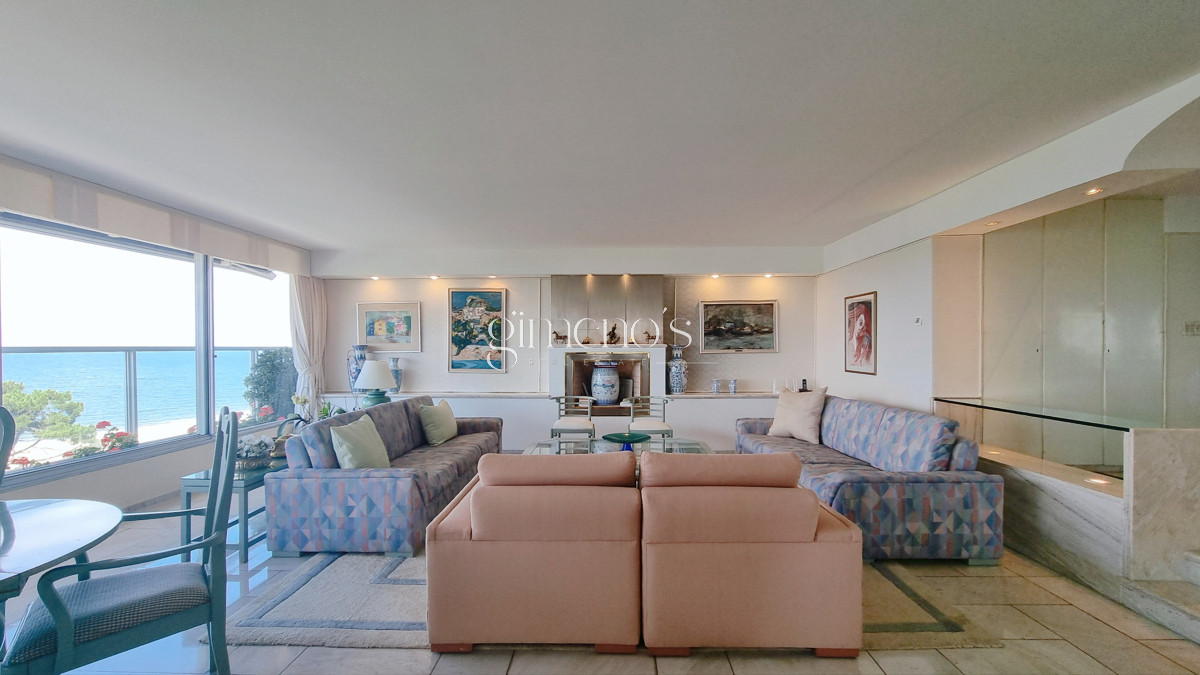 Apartamento ID.137 - Semipiso con extraordinaria vista al Mar, 3 suites + dep, garage 3 autos, bauleras