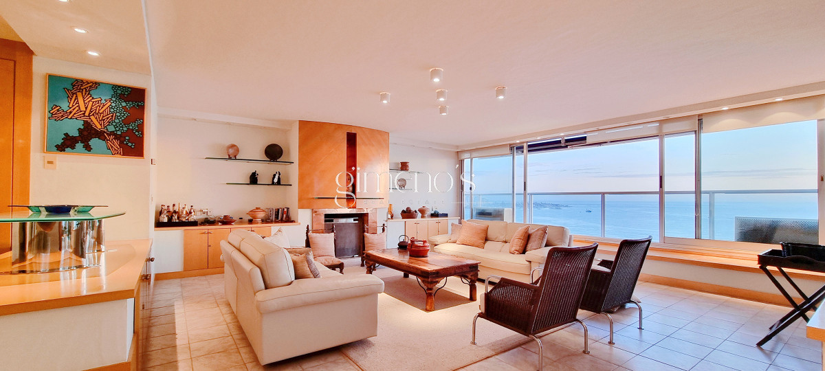 Apartamento ID.134 - Excepcional Semipiso en Golden Gate, piso alto, 3 suites+dependencia, calefaccion