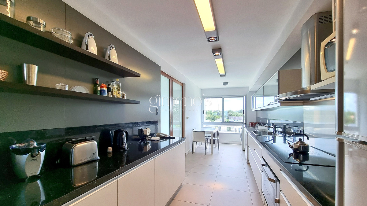 Apartamento ID.558 - Apartamento esquinero en primera linea de la Playa Brava, 4 Suites, calefaccion, garages. Punta del Este 