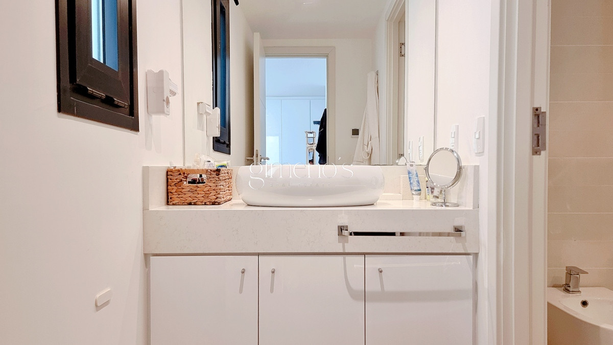 Apartamento ID.133 - Apartamento esquinero en primera linea, 3 suites, parrillero propio, espectacular vista.