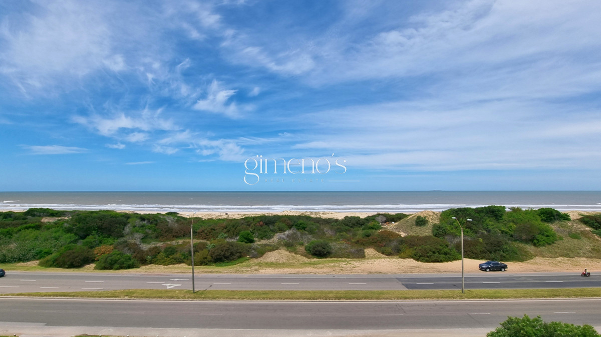 Apartamento ID.558 - Apartamento esquinero en primera linea de la Playa Brava, 4 Suites, calefaccion, garages. Punta del Este 