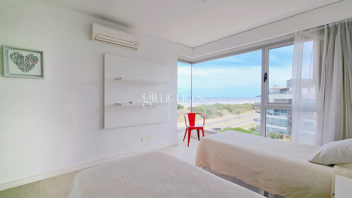 Apartamento ID.558 - Apartamento esquinero en primera linea de la Playa Brava, 4 Suites, calefaccion, garages. Punta del Este 