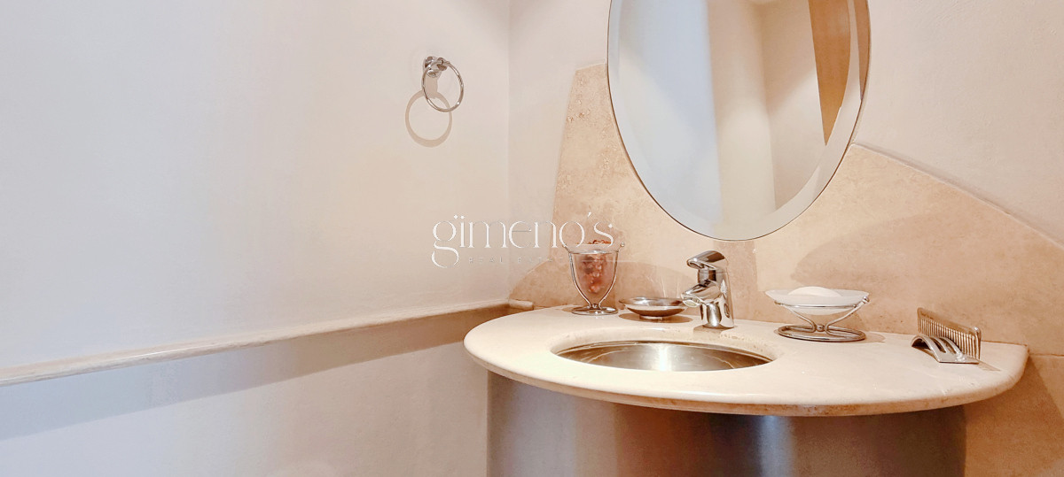 Apartamento ID.134 - Excepcional Semipiso en Golden Gate, piso alto, 3 suites+dependencia, calefaccion